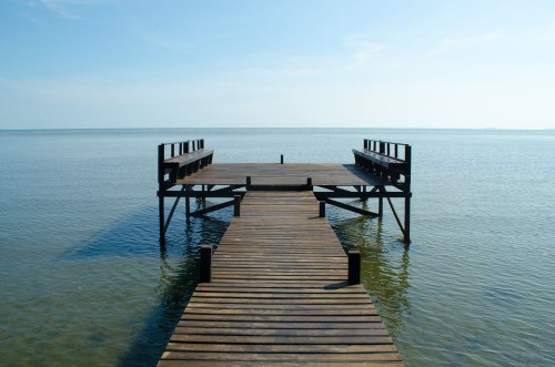 Image de Wooden Bridge Pavilion in The Ocean
