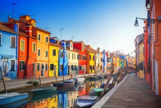 Bild på Colorful houses in Burano Venice Italy