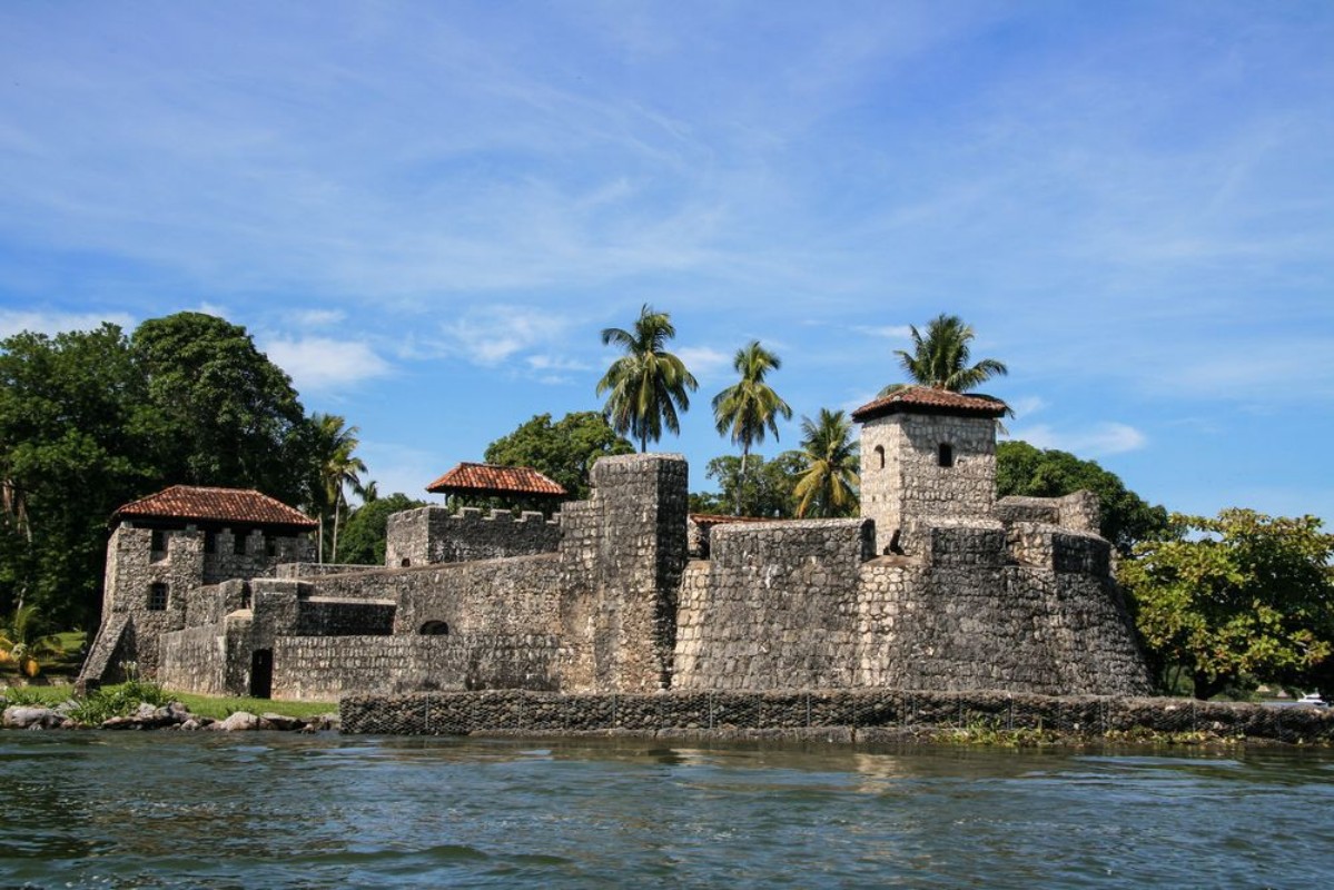 Picture of Castle of San Felipe next to Dulce river Guatemala
