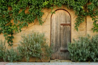 Poza cu Rustic wooden doorway