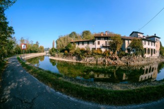 Bild på House along Naviglio Grande Milan