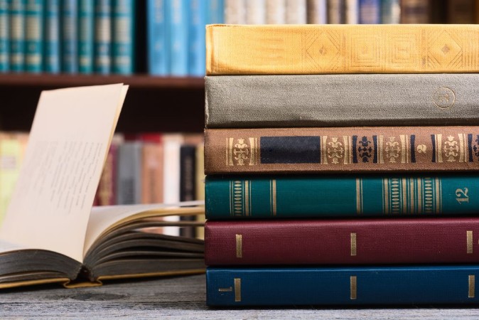 Afbeeldingen van Old books in the Library