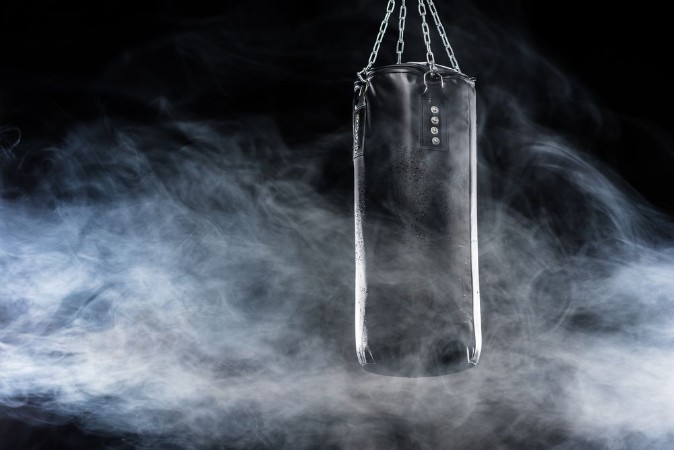 Afbeeldingen van Black punching bag