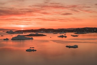 Image de View of Greenlands Ilulissat coasts with sunset