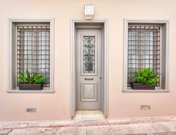 Afbeeldingen van Greece Nafplion elegant  house gray facade