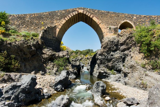 Obrázek Medieval bridge of Adrano Sicily of arabic origin and saracen