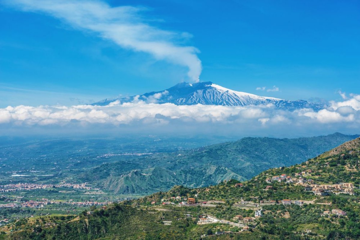 Afbeeldingen van Mount Etna volcano view from Taormina Sicily