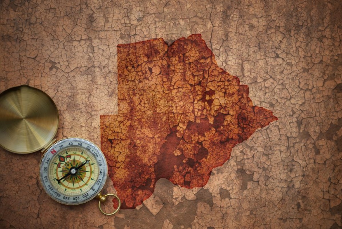 Image de Map of botswana on a old vintage crack paper
