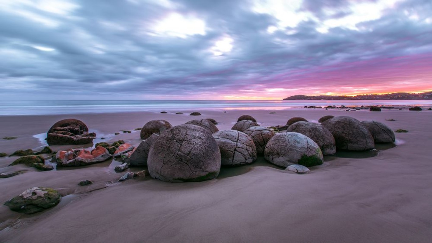 Picture of Moeraki Boulders