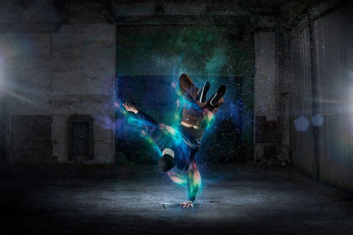 Afbeeldingen van B-boy performing some moves  Mixed media