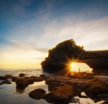 Afbeeldingen van Tanah Lot Temple at sunset in Bali Indonesia