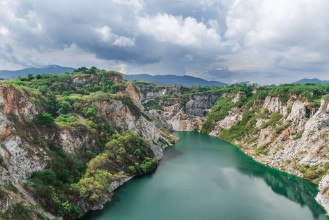 Image de Mountain landscape with green color river