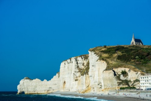 Image de Chalk cliffs in Etretat with church Notre-Dame de la Garde