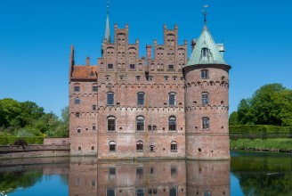 Pilt Egeskov castle Denmark with moat
