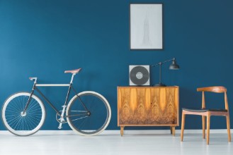 Afbeeldingen van Beautiful bike on blue wall
