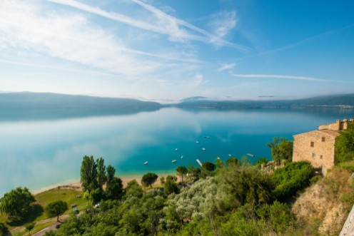 Image de Vue sur le lac de Sainte-Croix depuis le village Sainte-Croix-du-Verdon