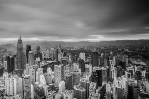 Afbeeldingen van Aerial view of kuala lumpur in long exposure and black and white