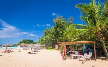 Afbeeldingen van Beach bar at the beautifuk Red Frog Beach Bocas del Toro Panama