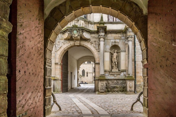Bild på Three Gateways into the yard of the Kronborg castle HDR-Photo