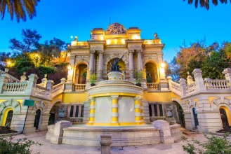Afbeeldingen van Chile Santiago night view Neptune FountainSanta Lucia Hill