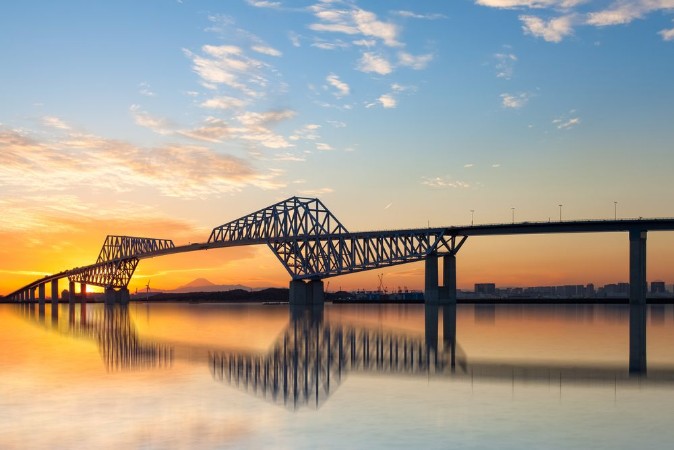 Bild på Tokyo gate bridge and MtFuji at beautiful sunset in winter