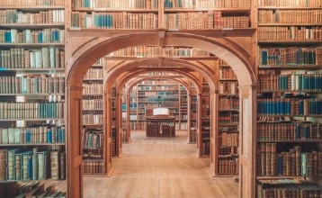 Poza cu Library depth