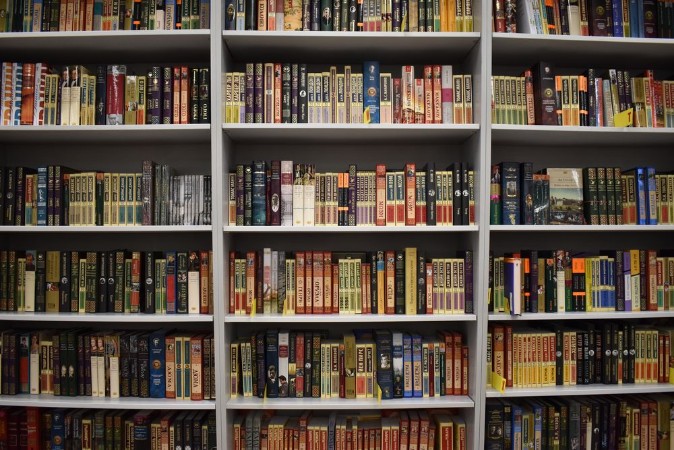 Afbeeldingen van Modern Bookshelf