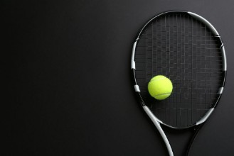 Obrazek Tennis racket and ball on black background