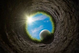 Golf Ball Falling Into Hole paveikslėlis