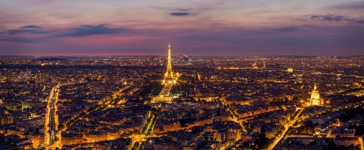 Bild vun Paris Skyline at Night