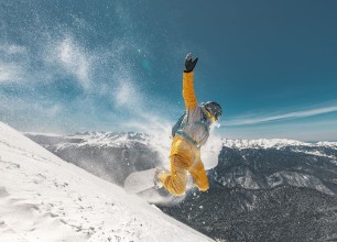 jumping at ski slope paveikslėlis