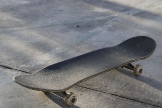 Bild von Skateboard on the street