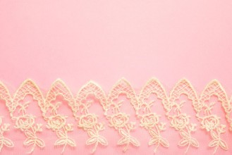 Image de White Lace on Piank Background
