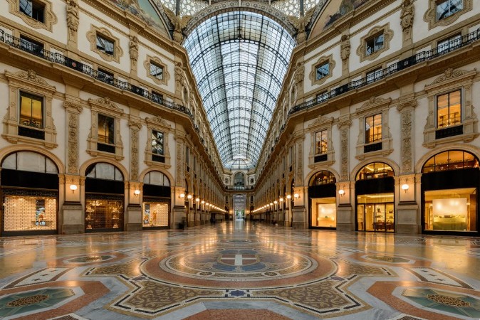 Milano galleria in notturna photowallpaper Scandiwall