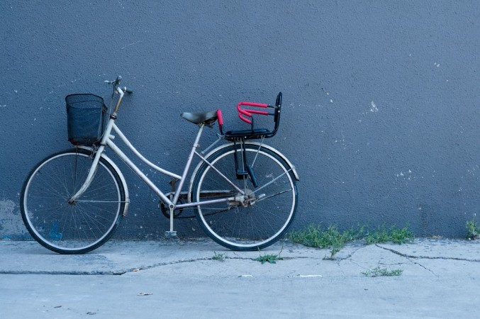 Bild på Urban Bicycle by the Grey Wall