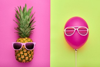 Image de Pineapple and Pink air Balloon Bright Summer Color Accessories Tropical Hipster pineapple with Sunglasses Creative Art concept Minimal style Summer party background Fun