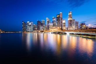Image de Singapore skyline at night Central Business District Fullerton Park at the newly built Jubilee Bridge