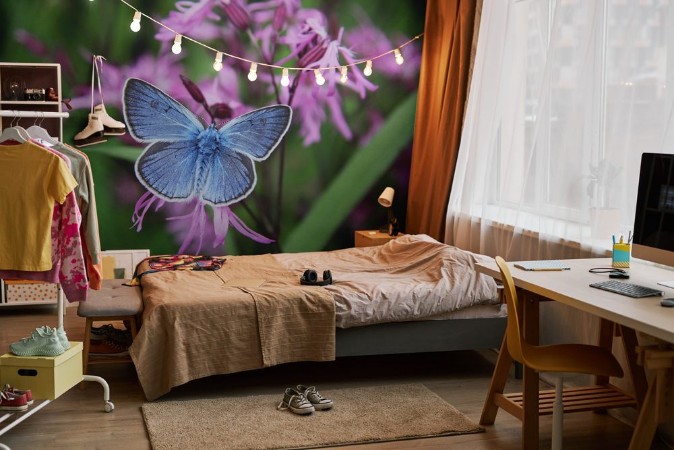 Afbeeldingen van Beautiful blue butterfly on pink flowers