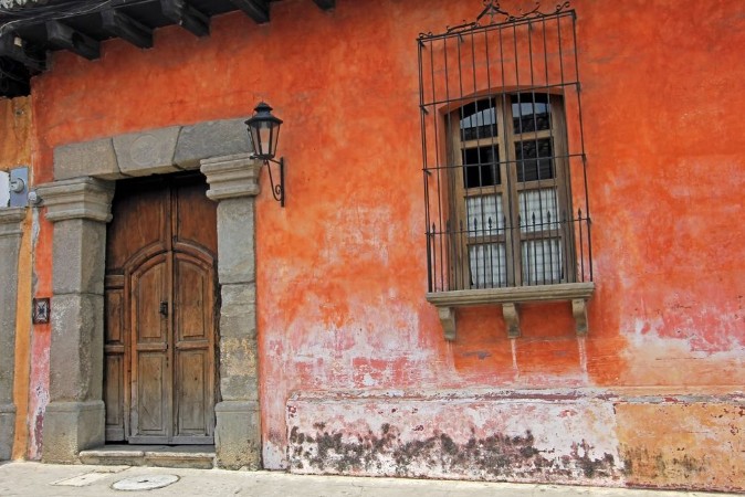 Afbeeldingen van Colorful houses in Antigua Guatemala Central America The historic city Antigua is UNESCO World Heritage
