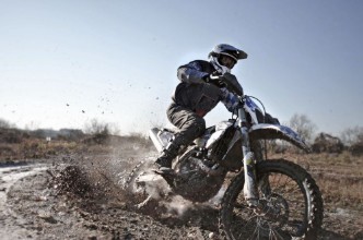 Ritratt ta’ Motorcross Matsch
