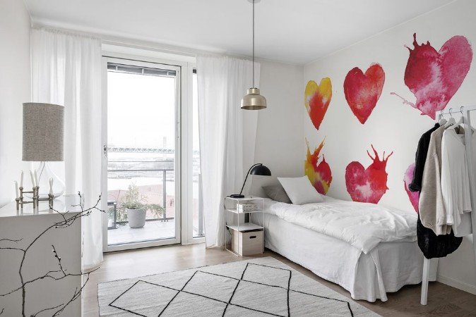 Image de Watercolor painted red heart hand drawn illustration