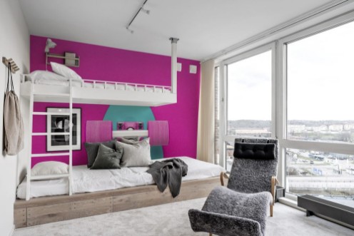 Εικόνα της Plastic mini cruiser board on deep pink with background with copy space