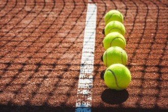 Image de Tennis court line with balls