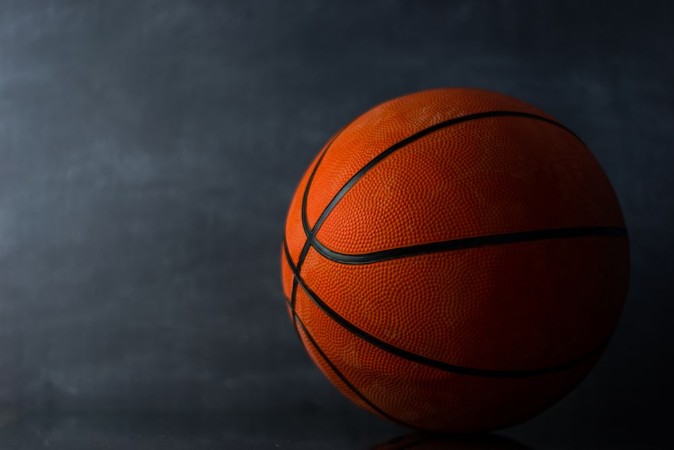 Image de Basketball on a dark background