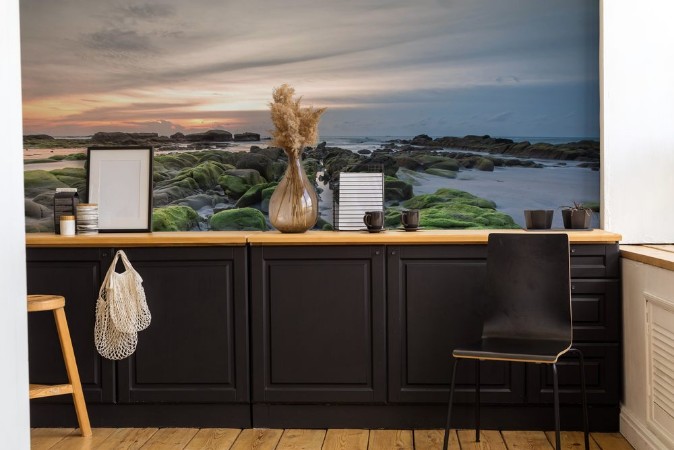 Image de Colorful sunset with natural coastal rocks Image contain soft focus due to long exposure