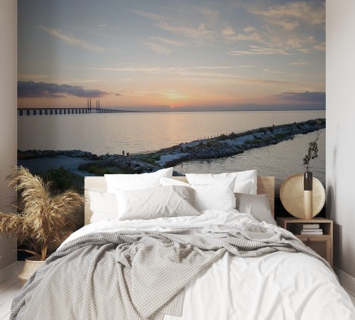 Afbeeldingen van Oresund and Oresund Bridge viewed from Limhamn in Malmo Sweden during sunset