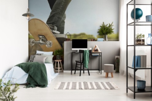 Εικόνα της Skateboarder skateboarding at skate park