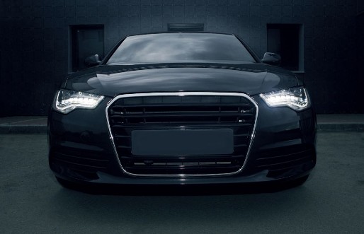 Afbeeldingen van Black powerful sports car