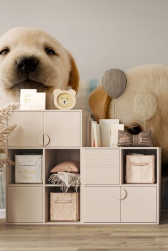 Afbeeldingen van Puppies in basket - portrait of cute labrador puppies