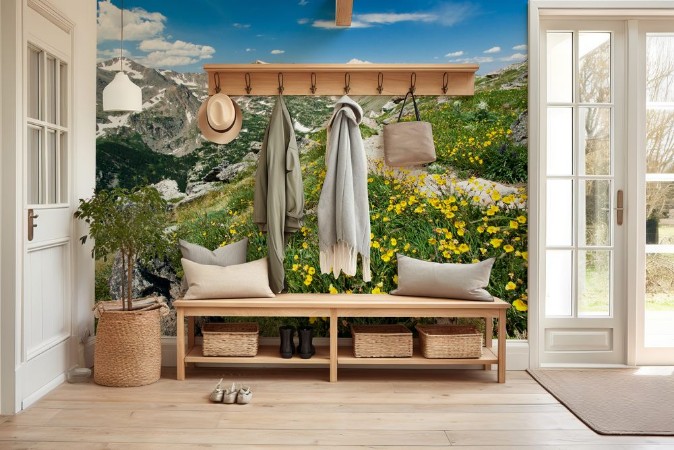 Imagem de Hiking Trail Through Flowers of Colorado Mountains